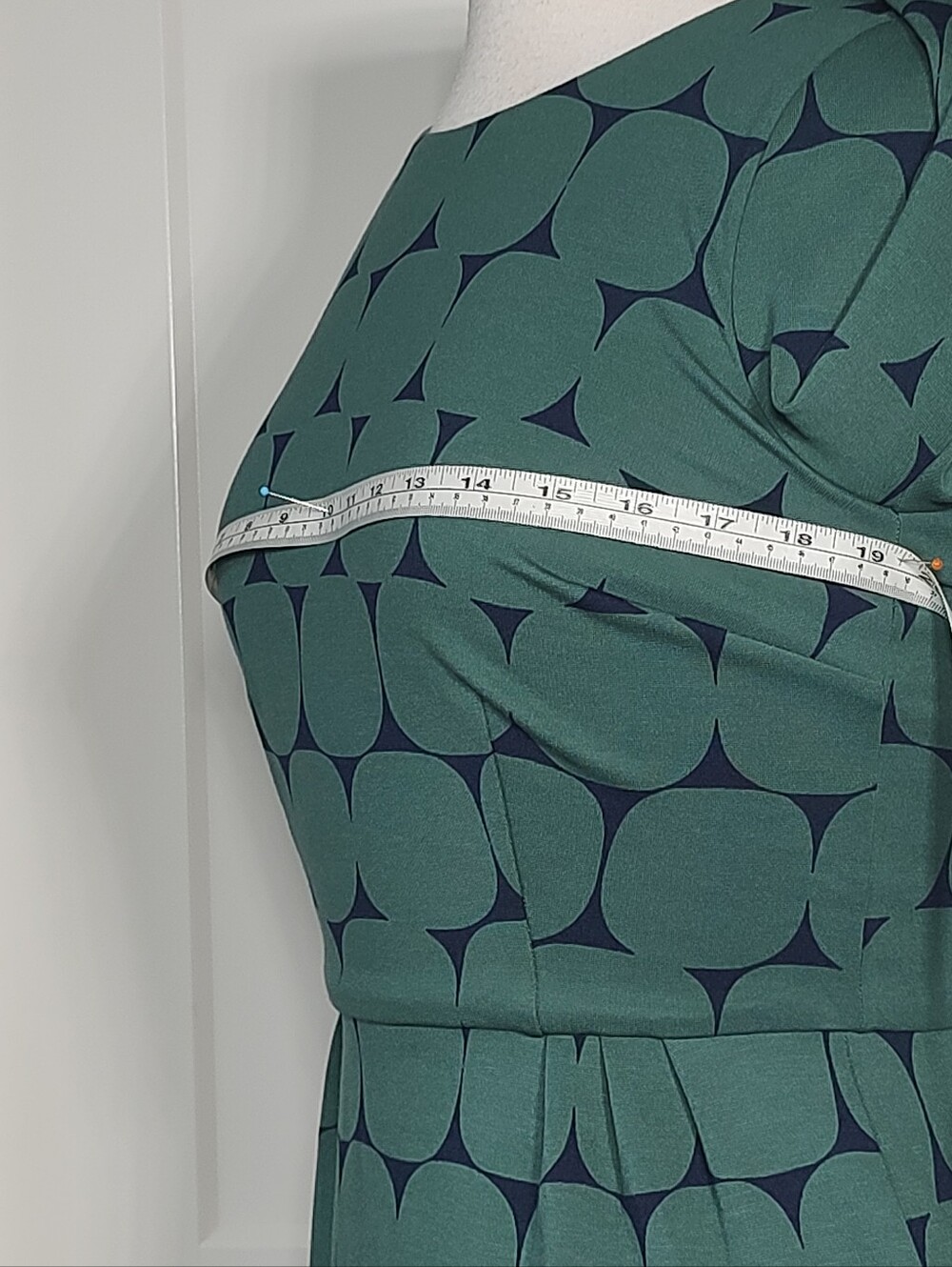 Boden 4L Green Geometric Sheath Dress #ModDress #RetroVibe #FittedDress - Picture 6 of 8